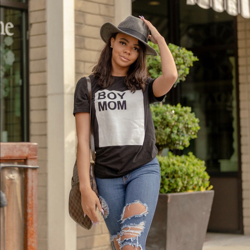 BOY MOM tee